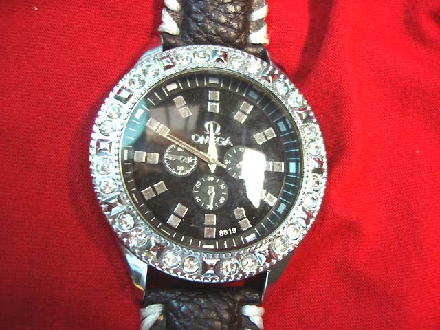 Wholesale watches source - Mens fashion swiss army inspired watch with black strap and stone inlaid in circle frame