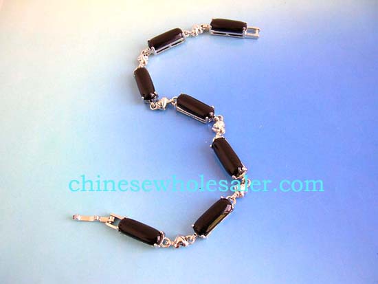 Online fashion bracelet distributors supply international exports. Dark brown gemstone fashion bracelet in long shape connected with silver heart design and chain lock for closure    .    
              
        