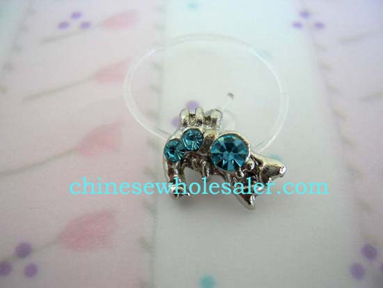 China manufacturing warehouse supplied online wholesale gemstone jewelry at discount price. Fashion clear band toe ring in cat motif with blue mini cz inlaid     


   