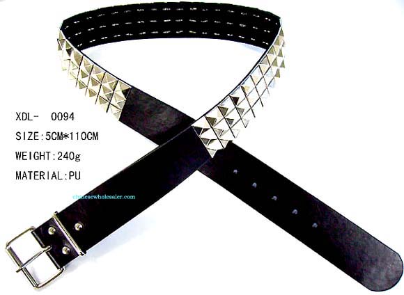 Buy direct wholesale fashions from China supply company. Black imitation leather belt with diamond shaped silver studs            
        