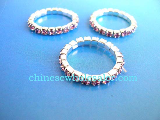 Chine jewelry factory exporting wholesale rings. Stretchy rhinestone ring with purple gems inlaid throughout entire ring.       
 
   