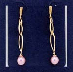 Mothers day gift supply shop wholesales crystal jewelry fashions. Pink imitation pearl hanging from faux gold intertwining poles