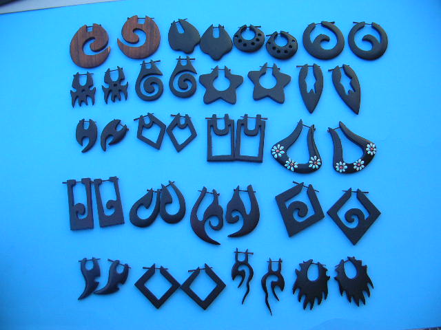 Jewellery manufacturing dealer - Assortment of handcrafted, Indonesian wood earlets with post
