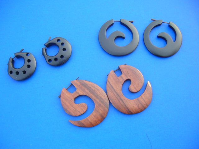 Bali bali fancy organic wood earrings - Balinese fashion importer
