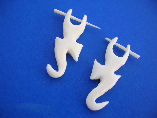 Gecko theme earrings handmade with organic bone. Import accessories online
